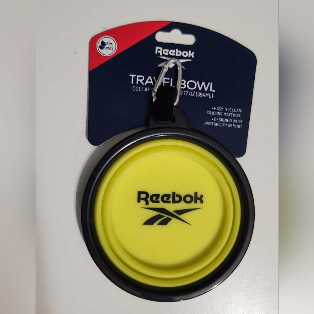 REEBOK Travel Pet Bowl Red Expandable Silicone BPA FREE Silvertone Carabiner Hol